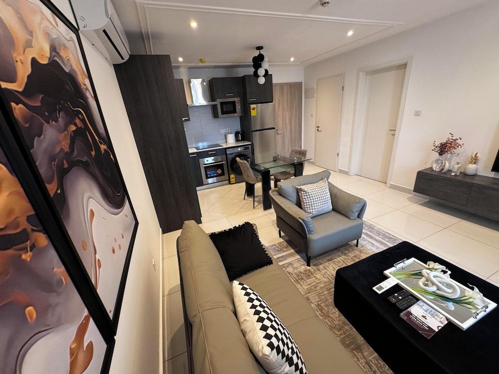 Loxwood Abode Deluxe Apartment, City View 14