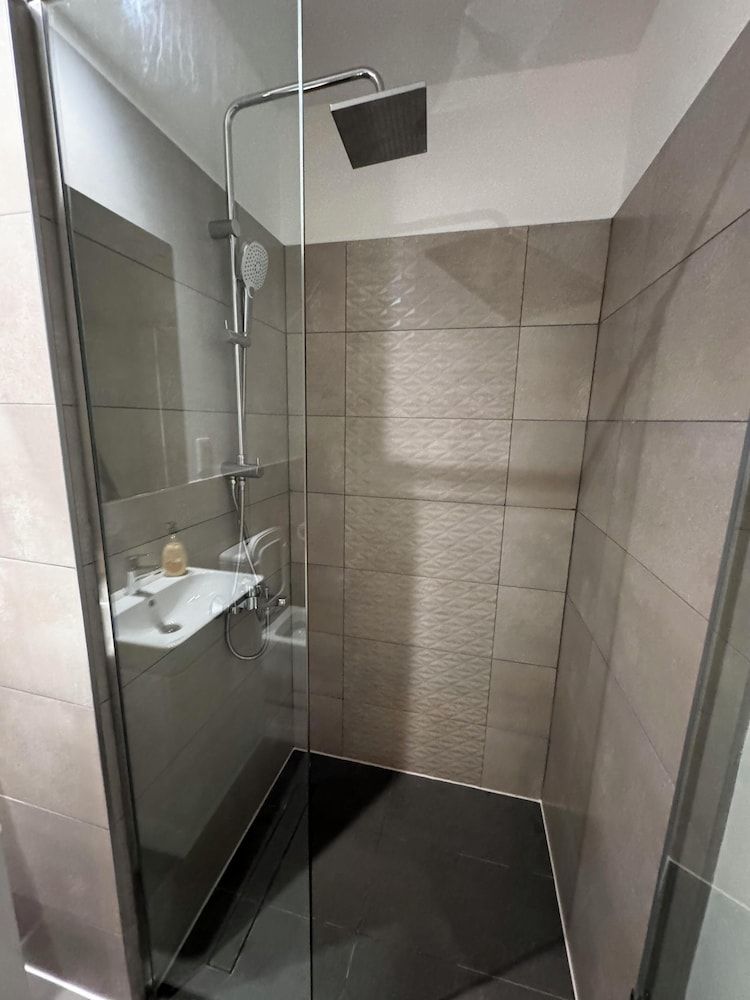 Loxwood Abode Deluxe Apartment, City View 8