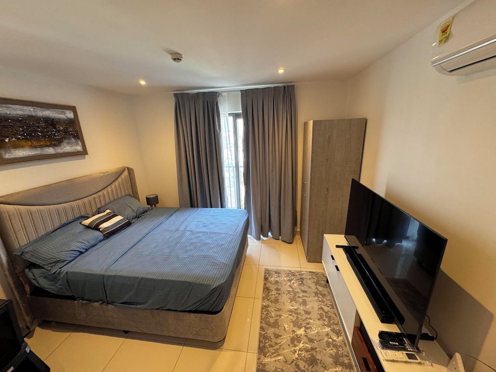 Loxwood Abode Deluxe Studio, Balcony, City View 3