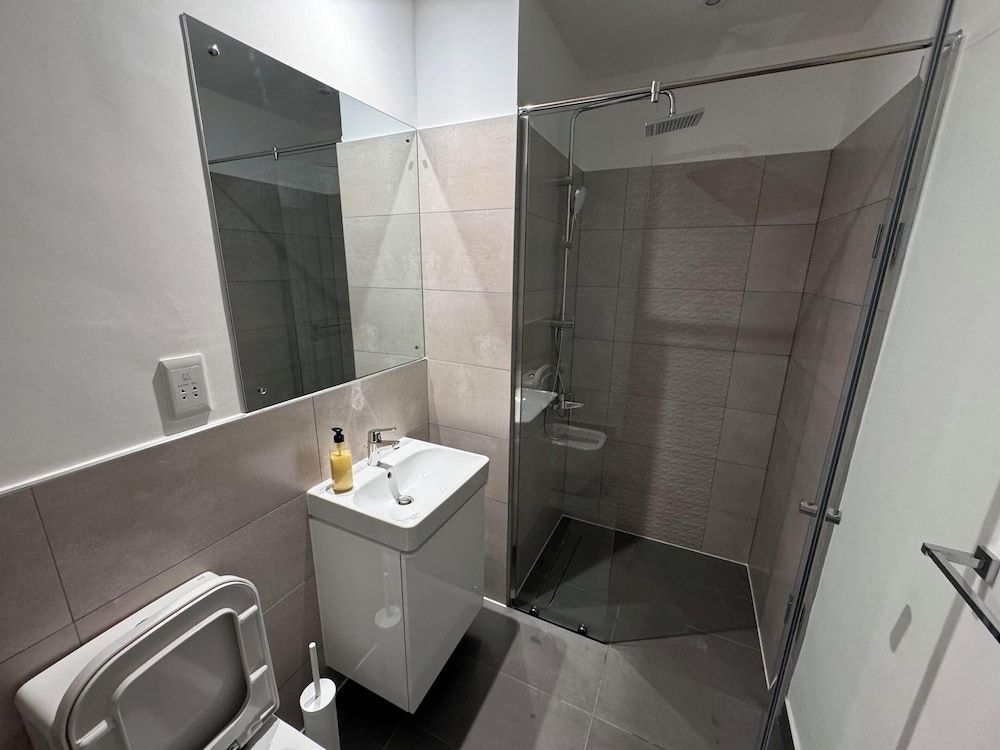 Loxwood Abode Deluxe Apartment, City View 7