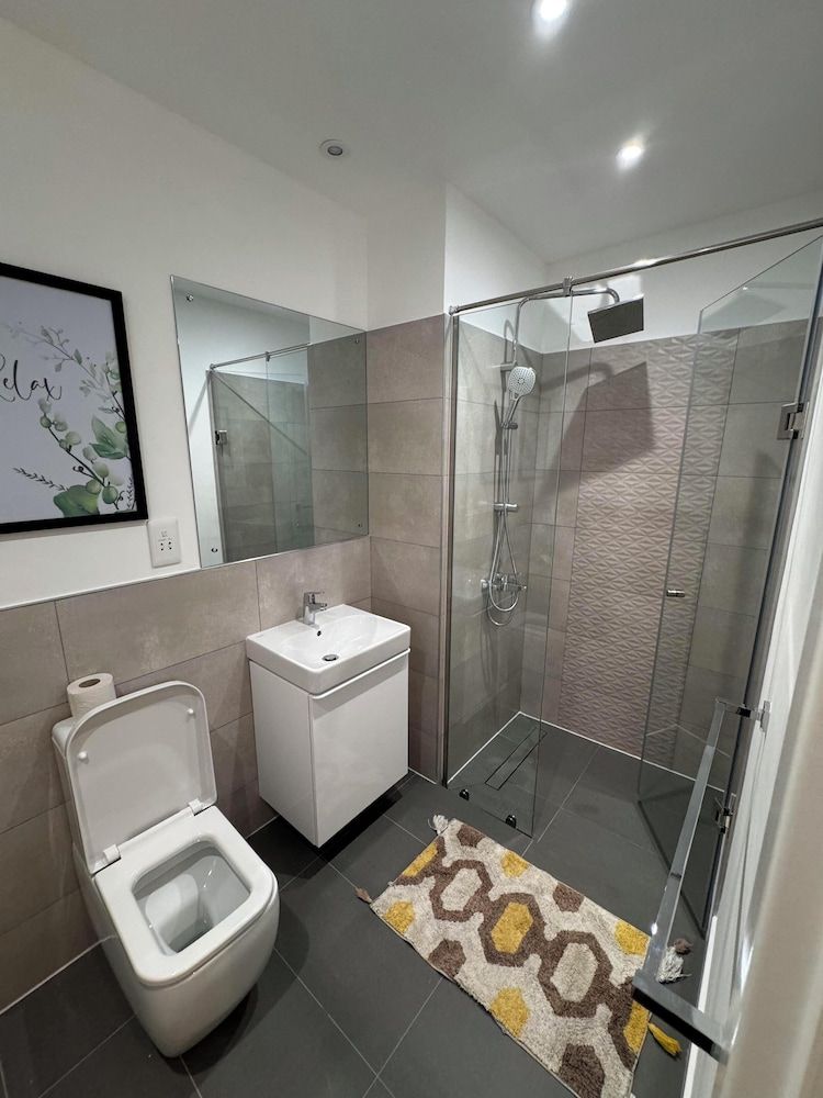 Loxwood Abode Deluxe Apartment, City View 5