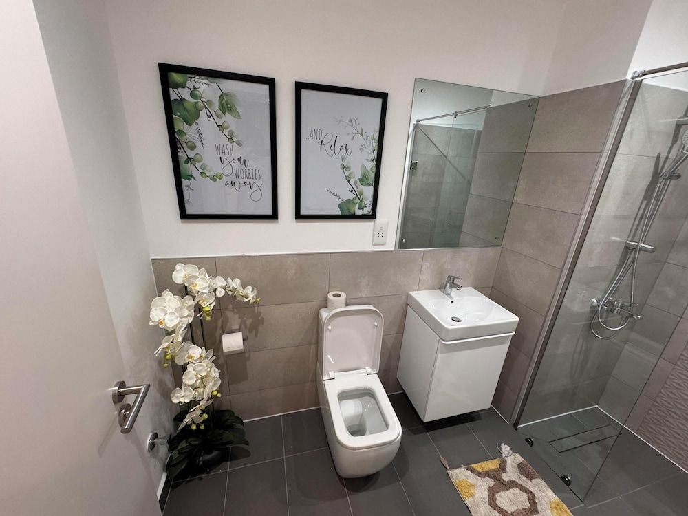 Loxwood Abode Deluxe Apartment, City View 6