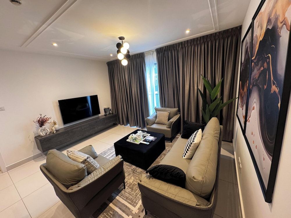 Loxwood Abode Deluxe Apartment, City View 13