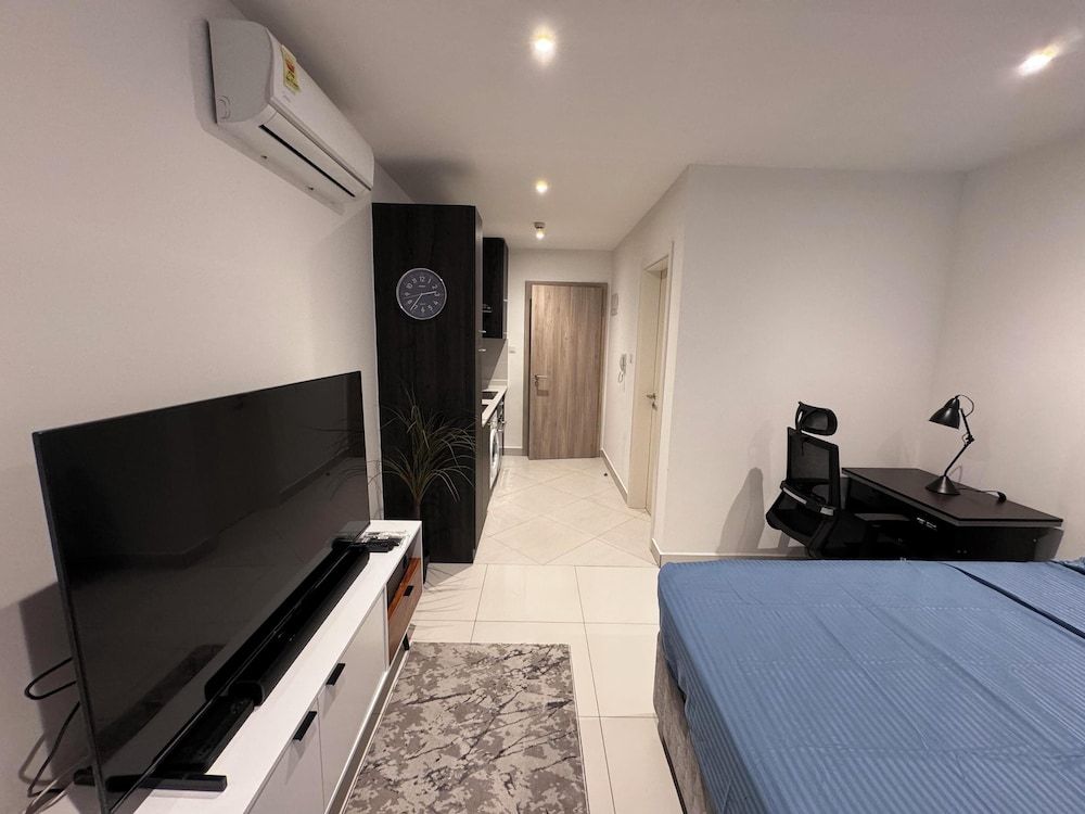 Loxwood Abode Deluxe Studio, Balcony, City View 8