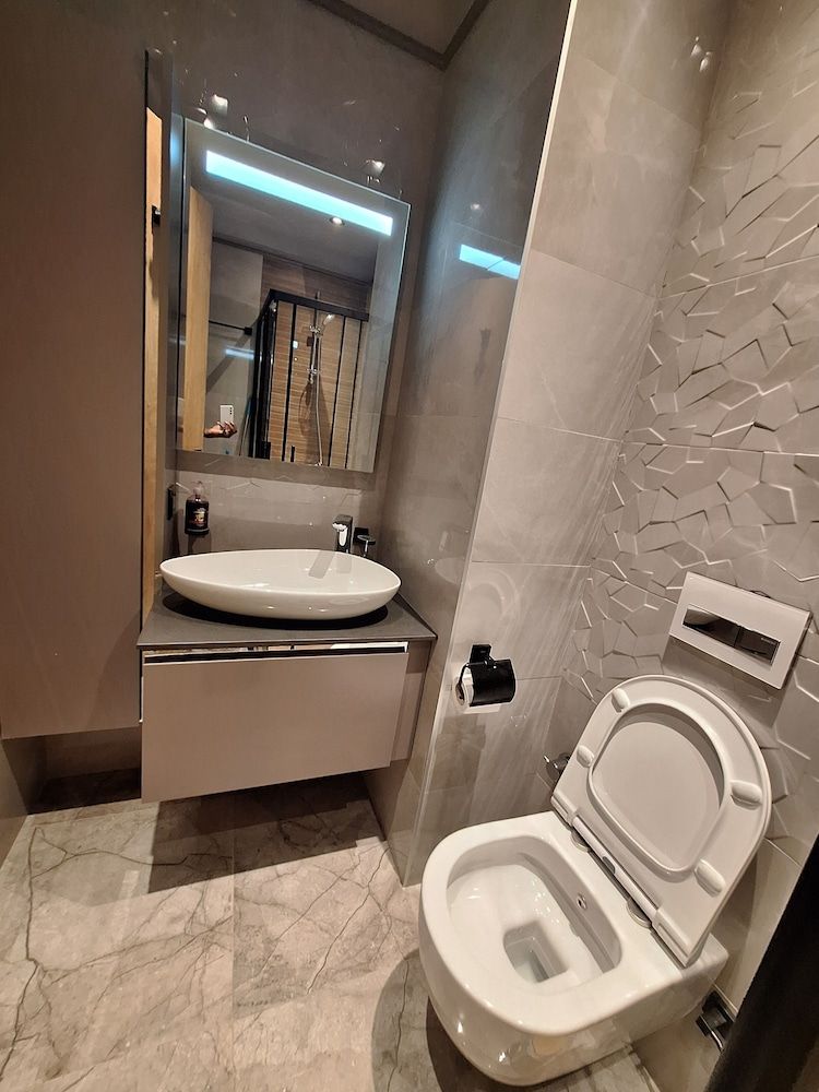 Diamond City by Cozy Executive Studio Suite 14