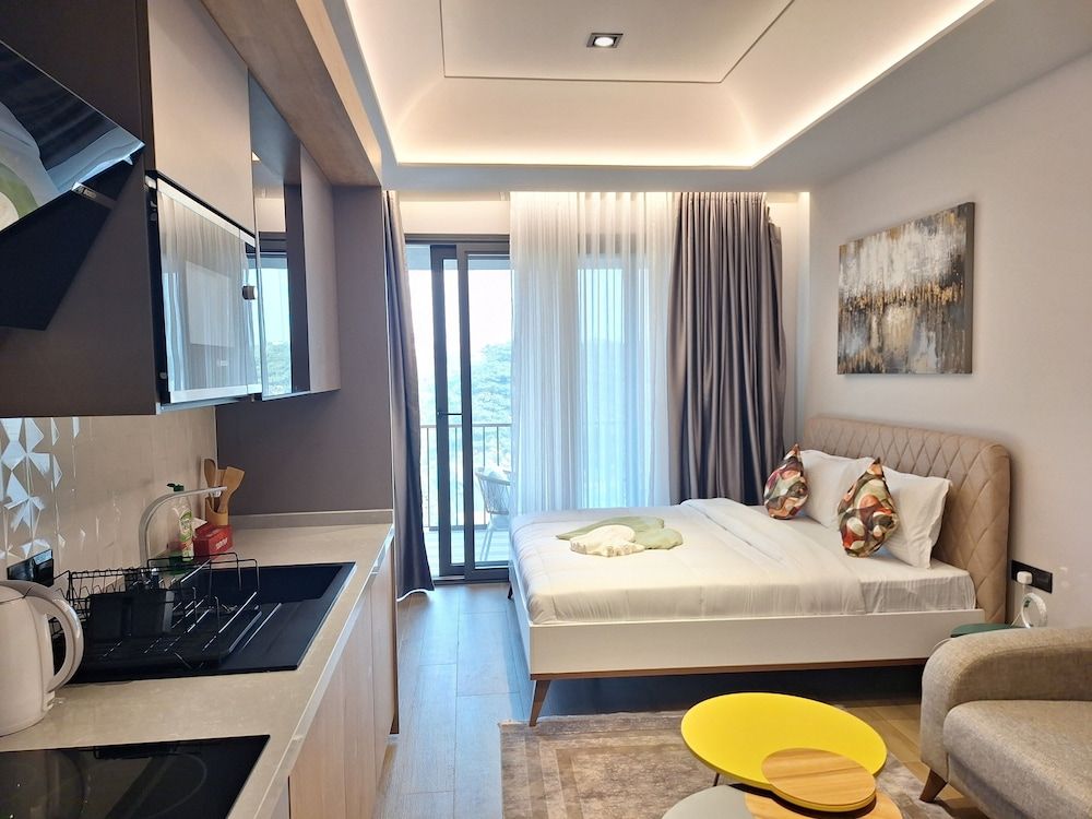 Diamond City by Cozy Executive Studio Suite 5