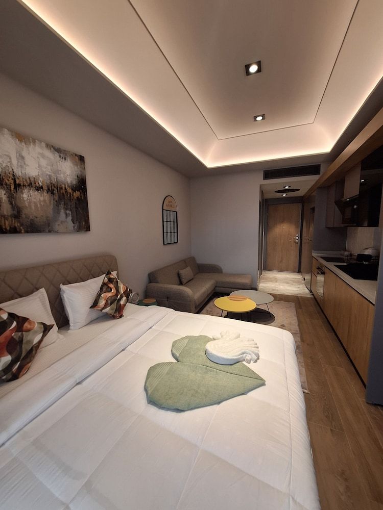 Diamond City by Cozy Executive Studio Suite 12