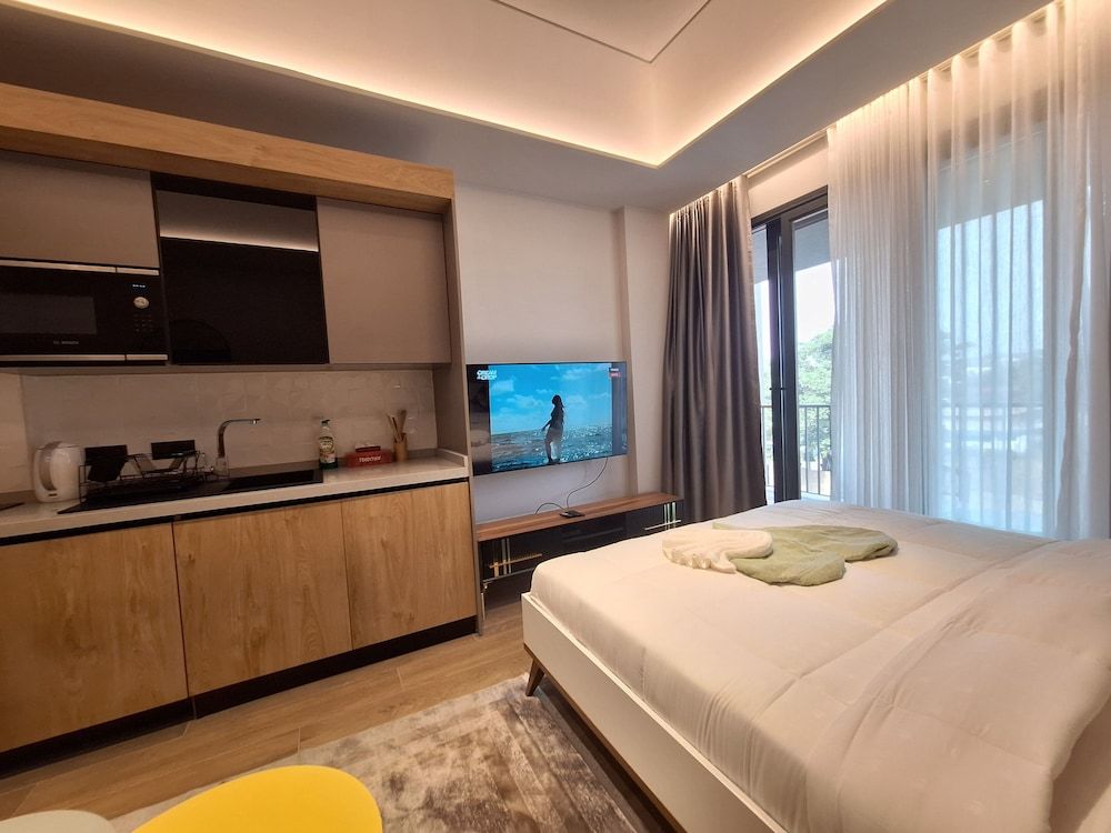 Diamond City by Cozy Executive Studio Suite 10