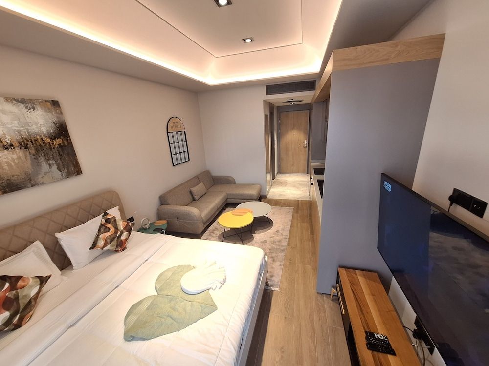 Diamond City by Cozy Executive Studio Suite 7