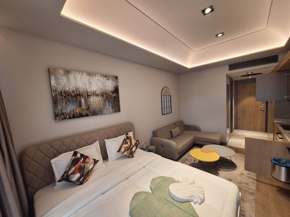 Diamond City by Cozy Executive Studio Suite 11