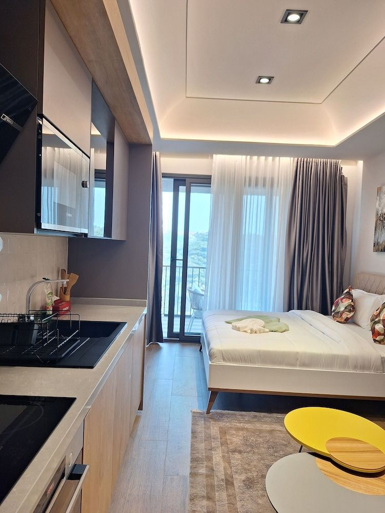 Diamond City by Cozy Executive Studio Suite 4