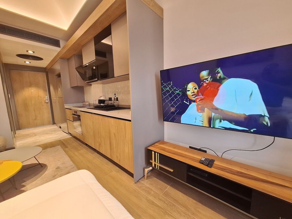 Diamond City by Cozy Executive Studio Suite 19