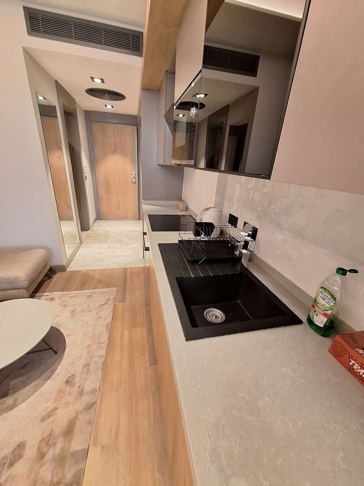 Diamond City by Cozy Executive Studio Suite 18