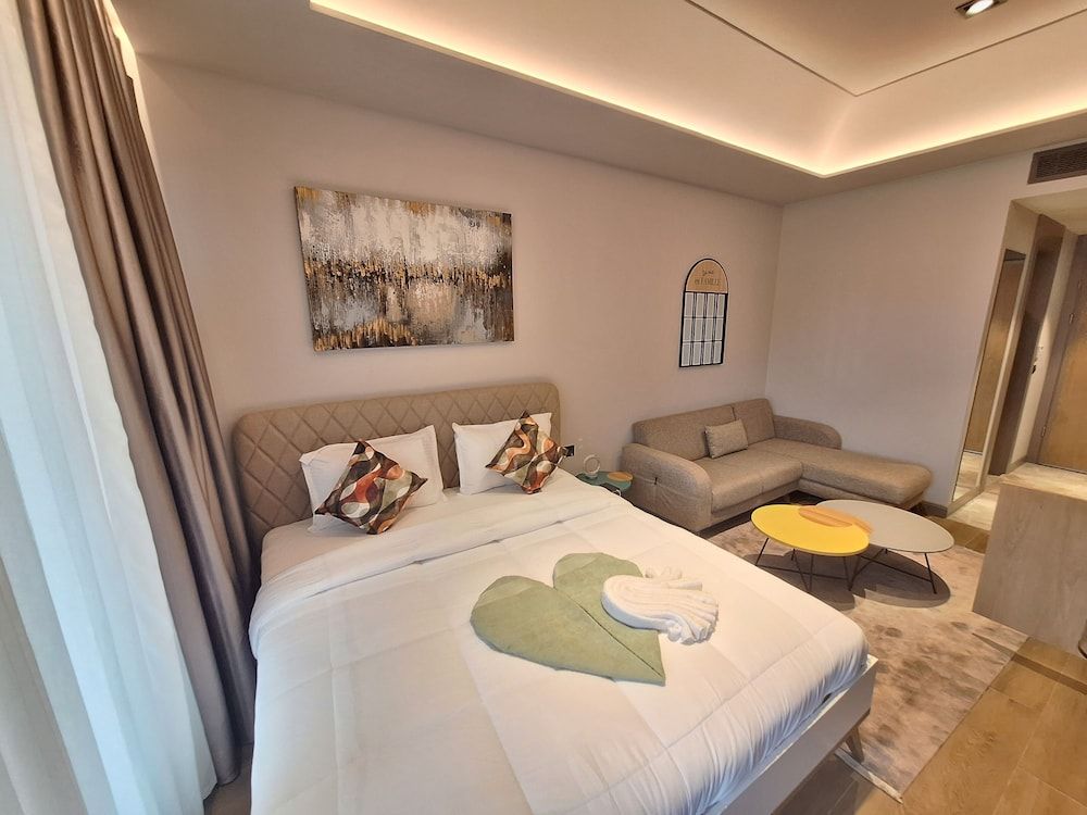 Diamond City by Cozy Executive Studio Suite 9