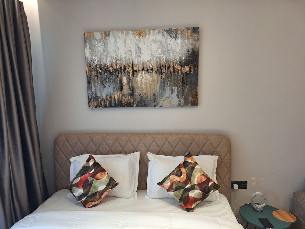 Diamond City by Cozy Executive Studio Suite 8