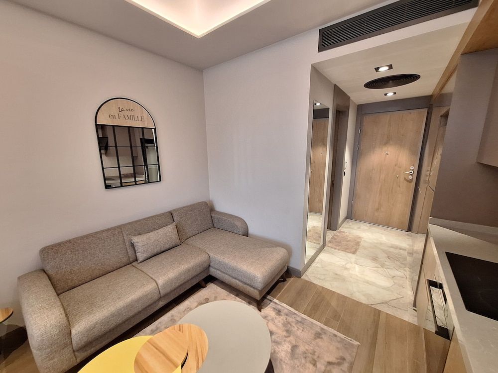 Diamond City by Cozy Executive Studio Suite 21