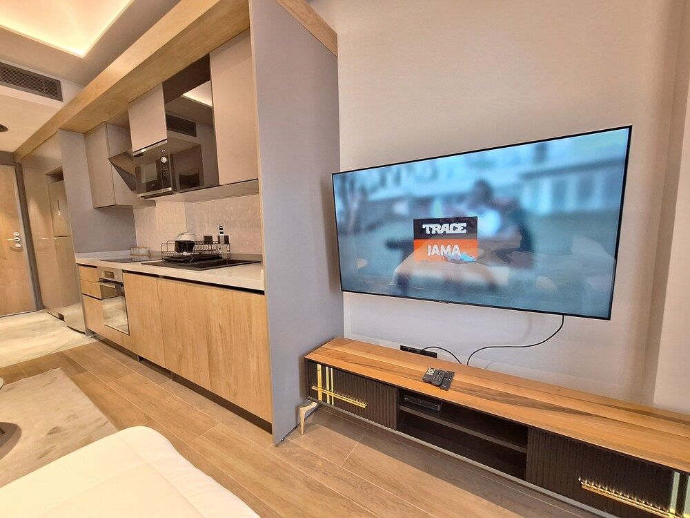 Diamond City by Cozy Executive Studio Suite 23