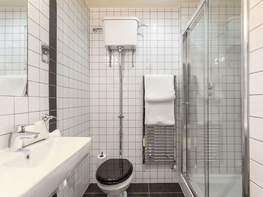 Numa London Chelsea Green Medium Room 5