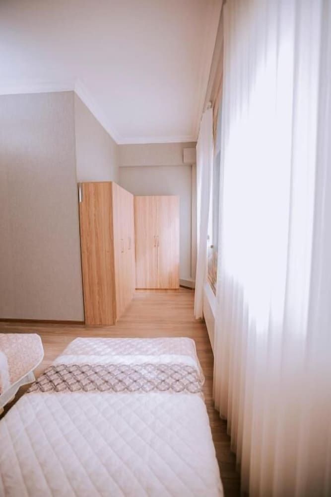 Sabah Hotel Triple Room, City View 3