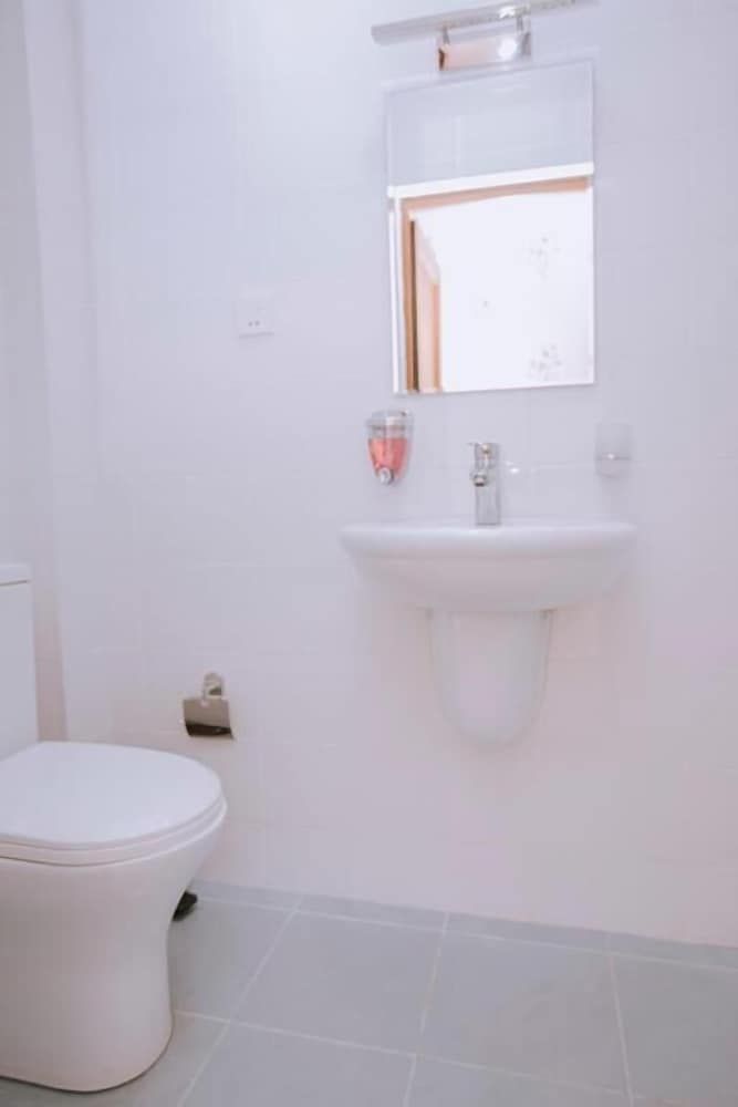 Sabah Hotel Triple Room, City View 2