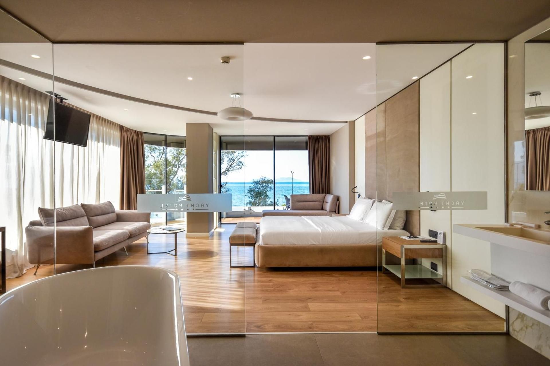 Yacht Hotel Junior Suite with Sea View 2