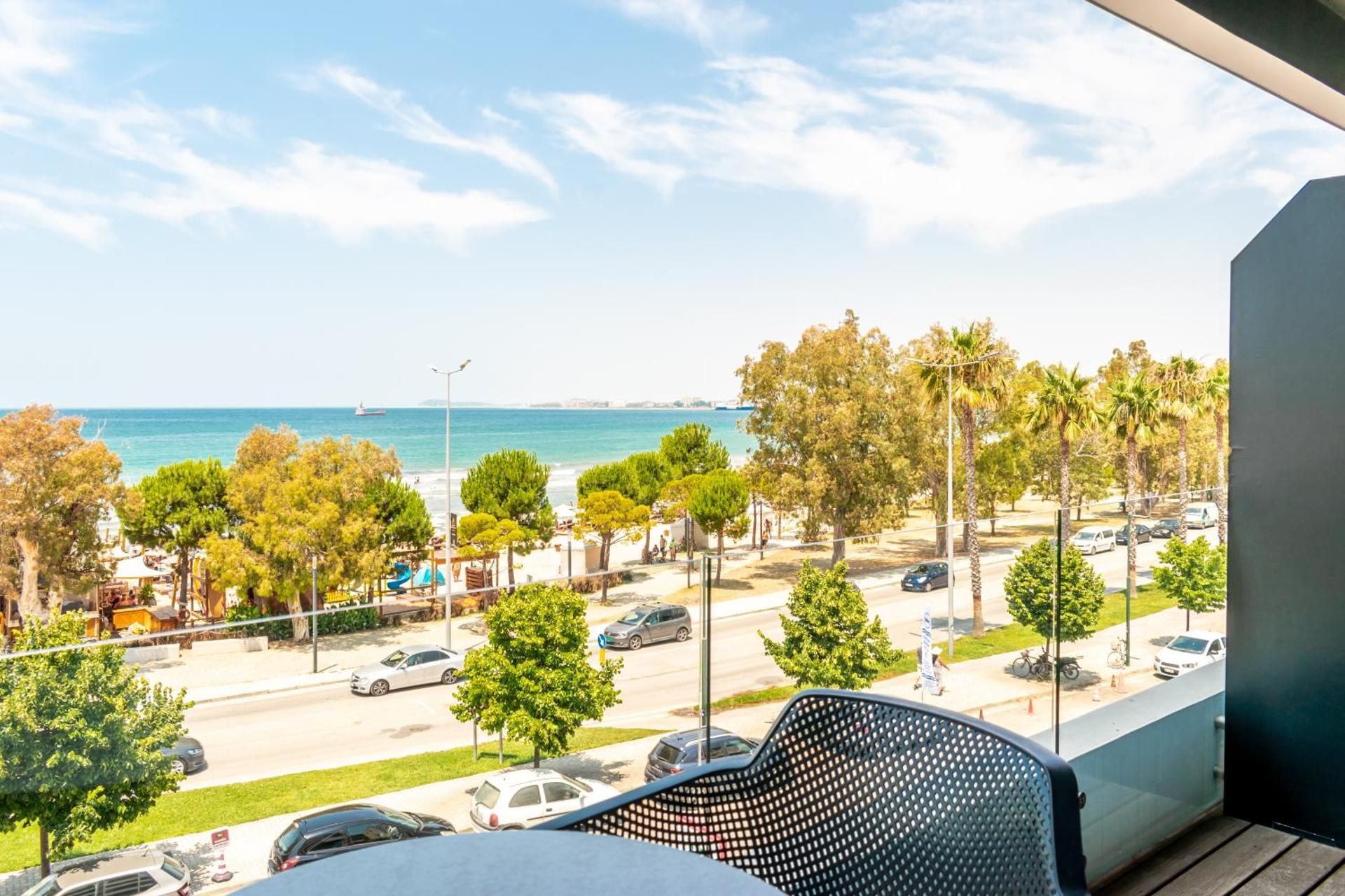 Yacht Hotel Junior Suite with Sea View 3