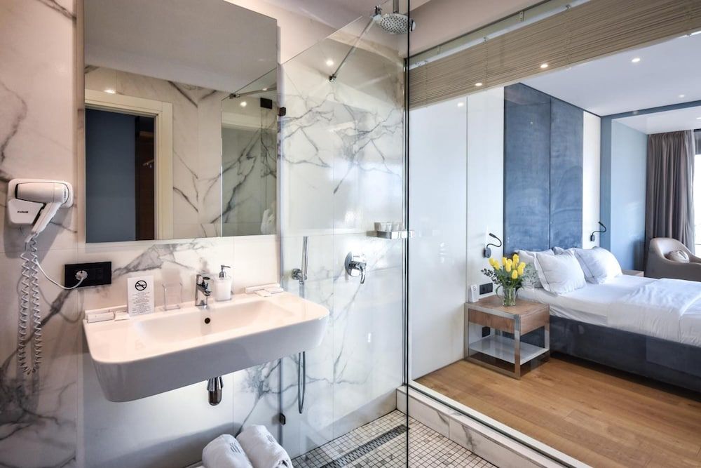 Yacht Hotel Deluxe Double Room, Balcony, Sea View 2