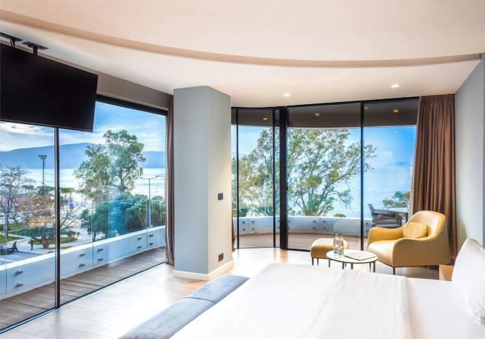 Yacht Hotel Deluxe Double Room, Balcony, Sea View 4