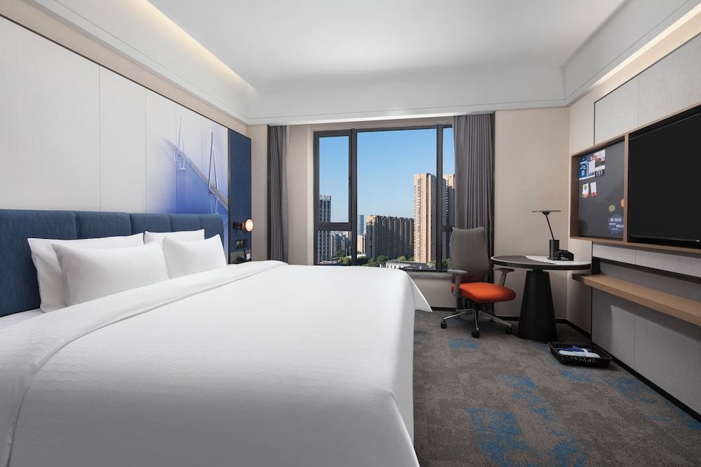 Hampton by Hilton Cixi Guanhaiwei Comfort Double Room, 1 King Bed, Air conditioning, Mountain View 6