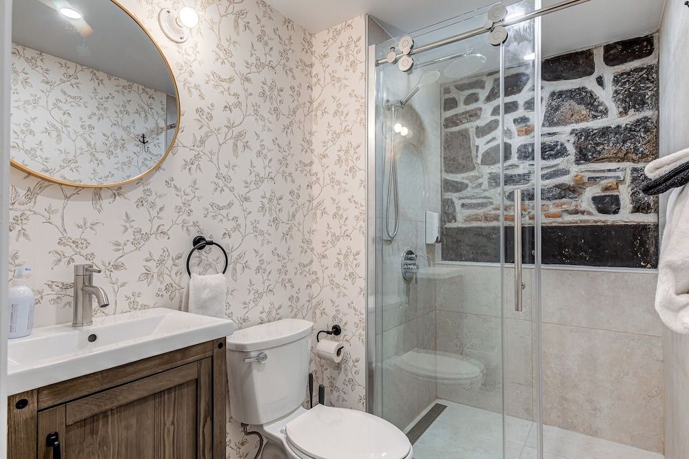 Elegant 1 Bedroom Suite Deluxe Apartment, Patio 6