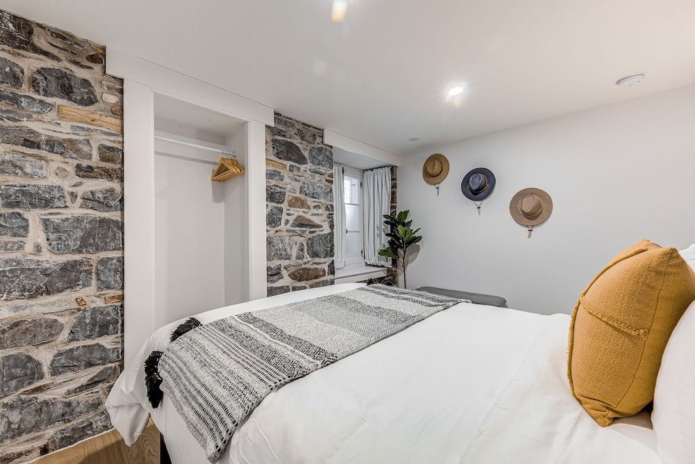 Elegant 1 Bedroom Suite Deluxe Apartment, Patio