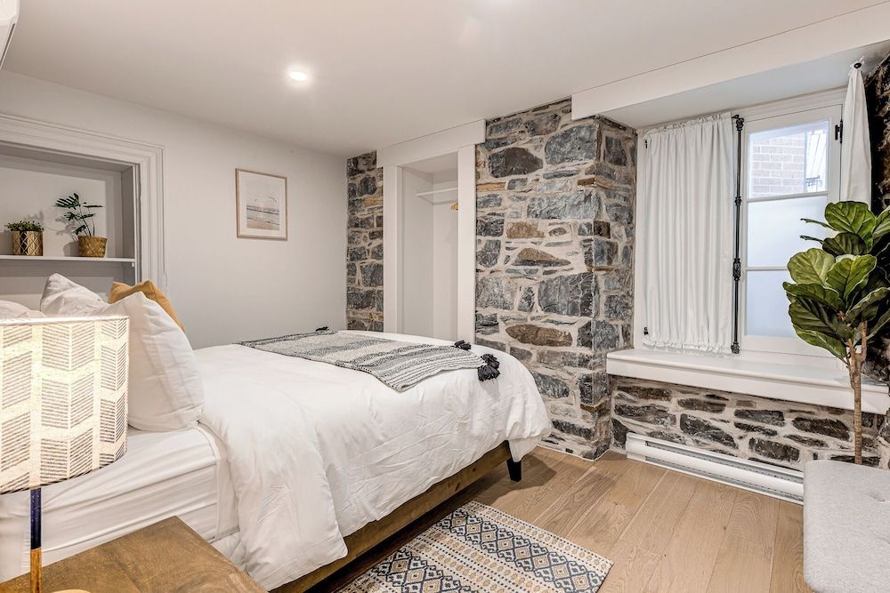 Elegant 1 Bedroom Suite Deluxe Apartment, Patio 2