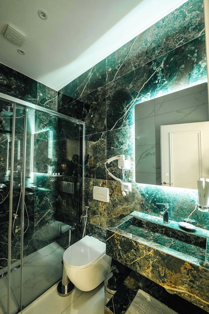 Ambasador Hotel Quadruple Room 13