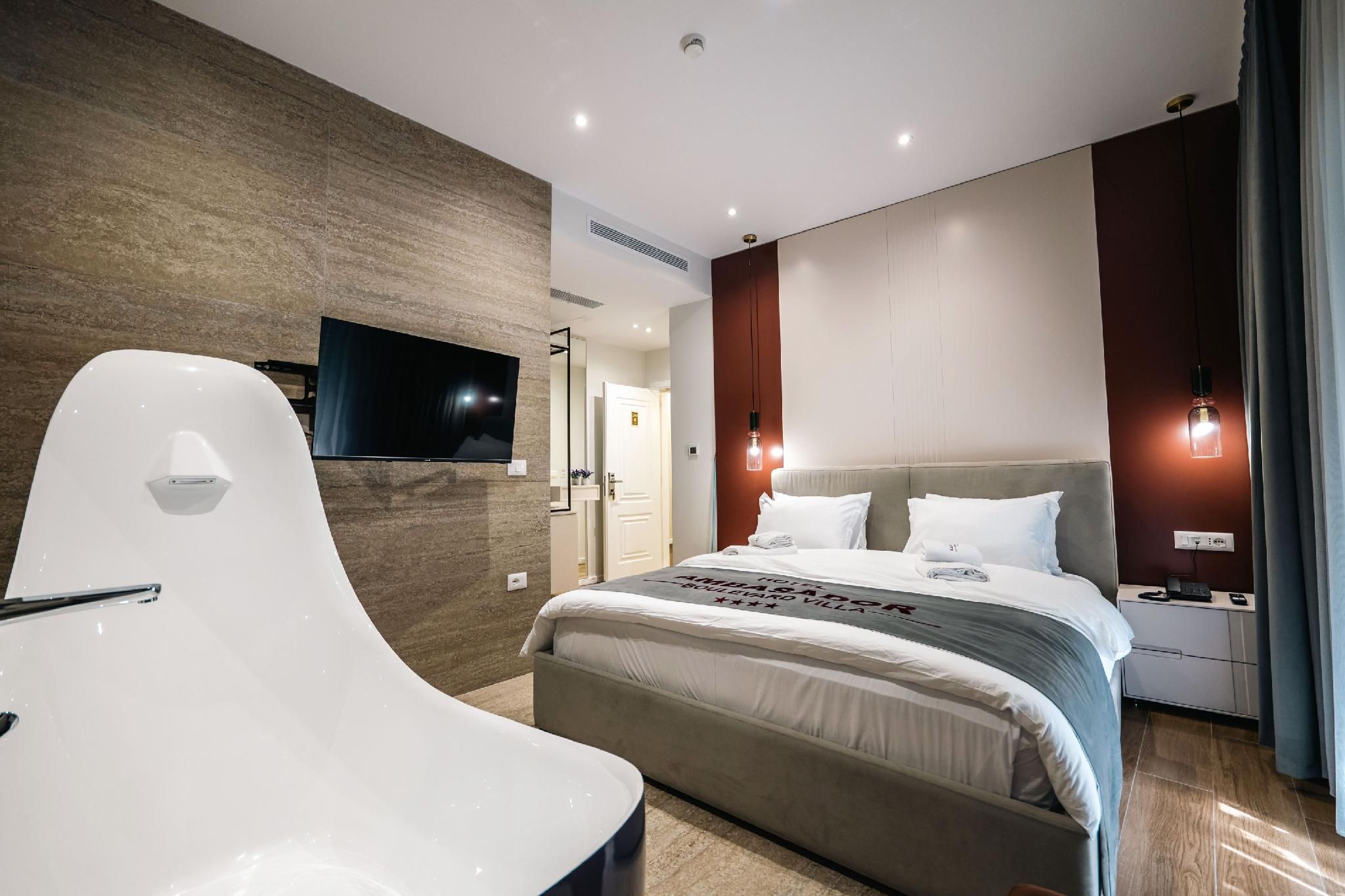 Ambasador Hotel Deluxe Double Room with Bathtub 2