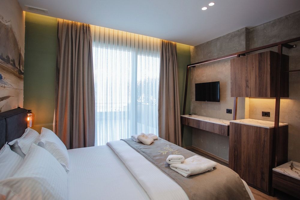 Hotel Flaer Comfort Double Room, Balcony, Lake View 2