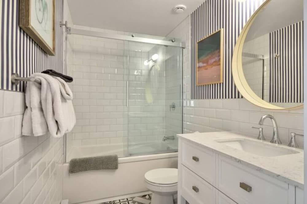 Spectacular 3 Bdrm Old Quebec Penthouse Deluxe Apartment 6