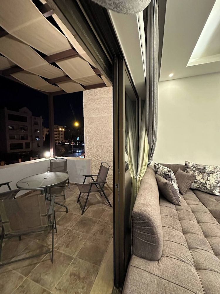 Abdoun Rooftop 2bedroom Kh&sh 02 Apartment, 2 Bedrooms, Accessible, Smoking 21