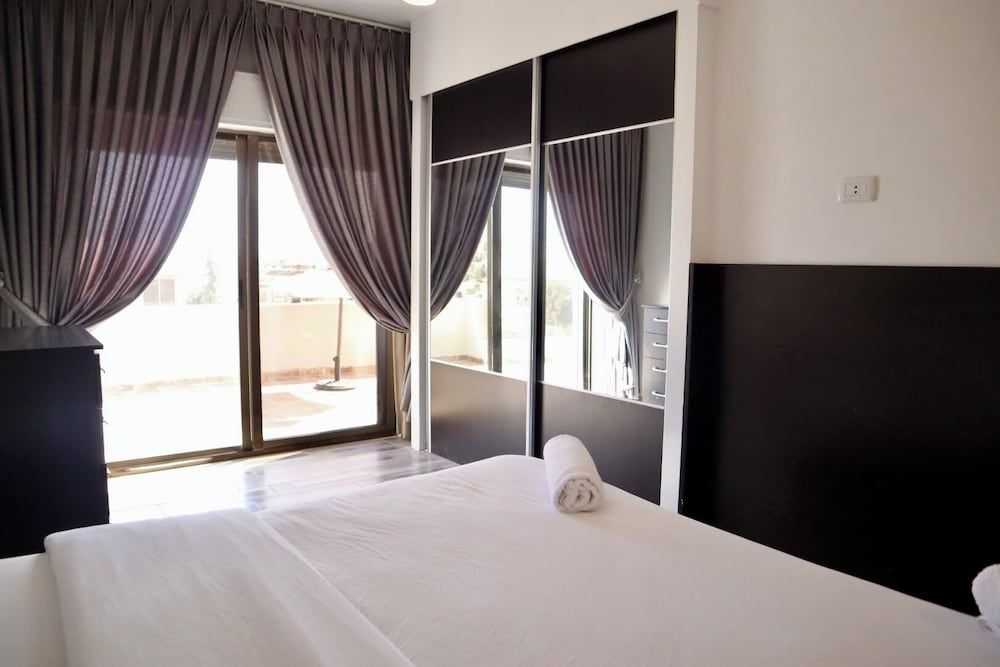 Abdoun Rooftop 2bedroom Kh&sh 02 Apartment, 2 Bedrooms, Accessible, Smoking 17