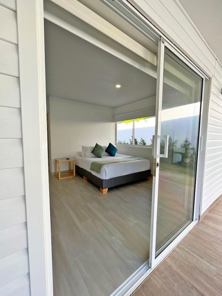 Zaba Beach House Deluxe Quadruple Room 2