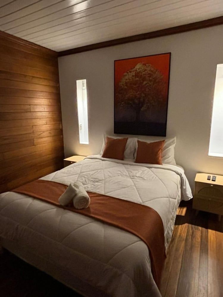 The Victorian Hotel CR Deluxe Room, 1 Queen Bed 2