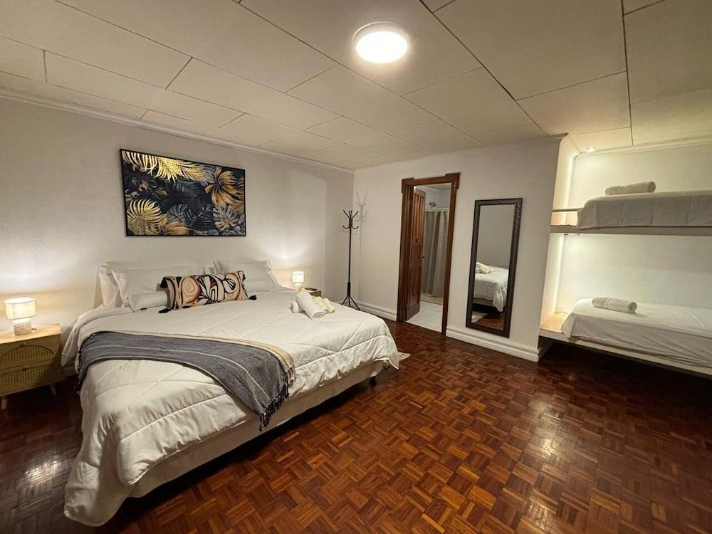 The Victorian Hotel CR