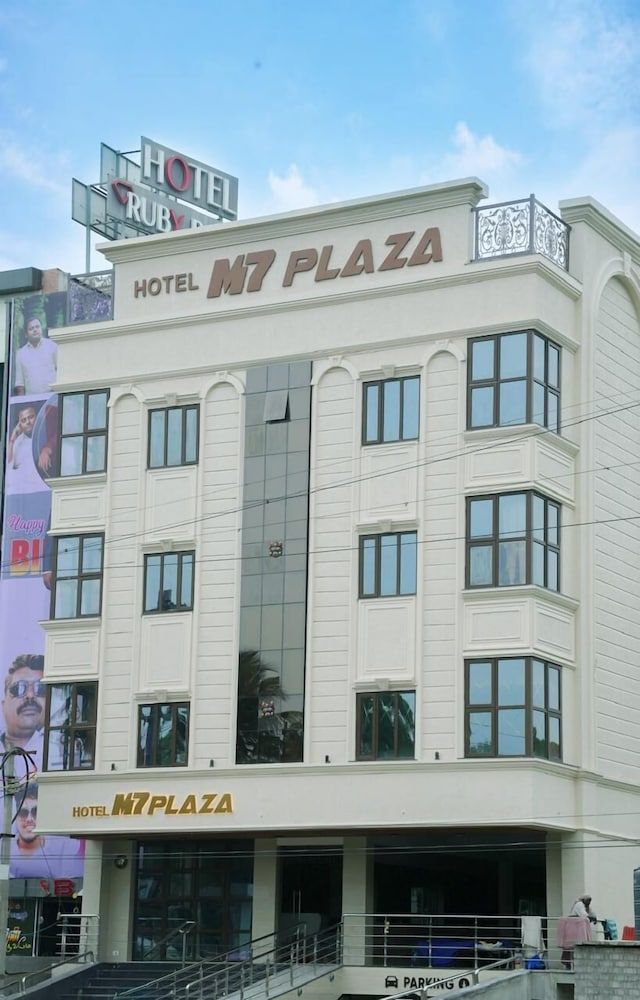 Hotel M7 Plaza