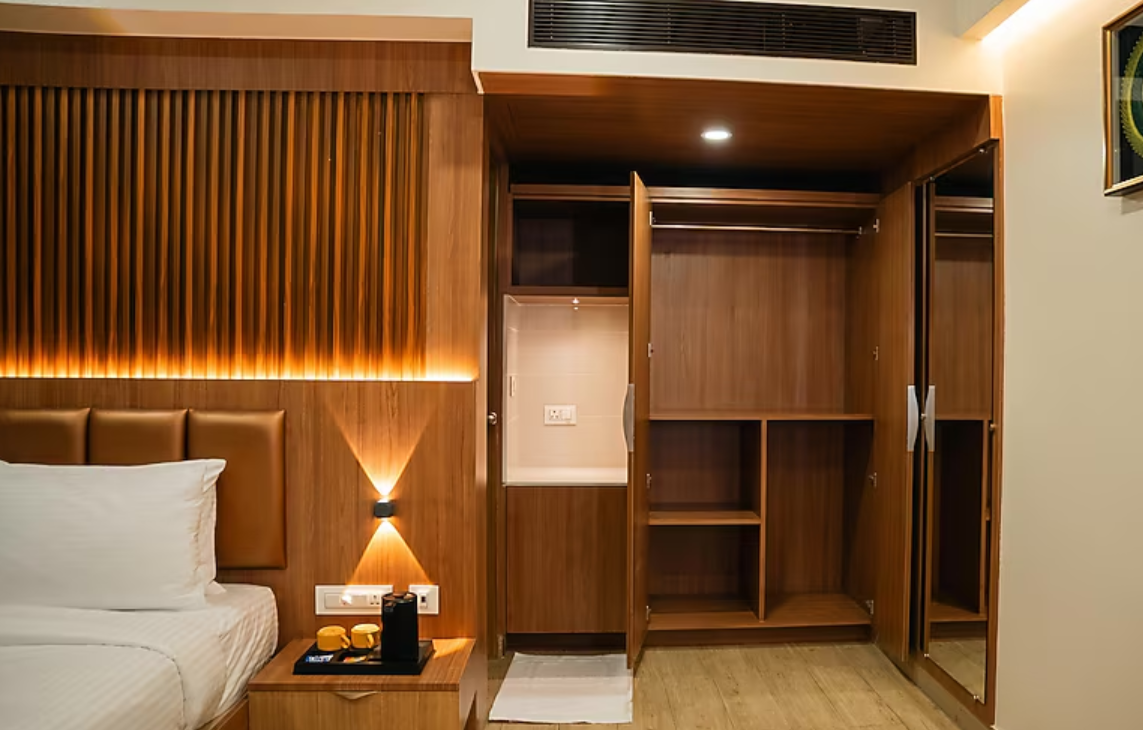 Hotel M7 Plaza Deluxe Double Bed Room 2