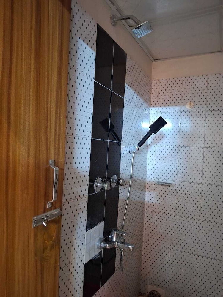 Hotel Dhanmondi Family Double Room 3