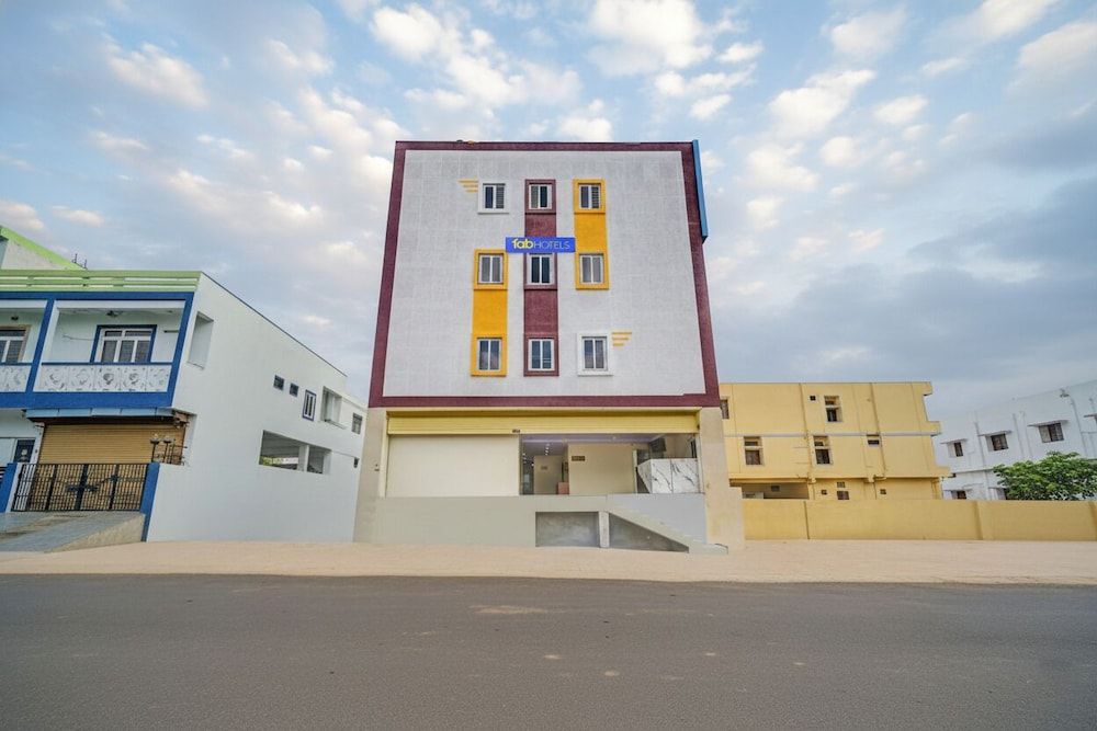 Fabhotel Srikara Grand Luxury Rooms