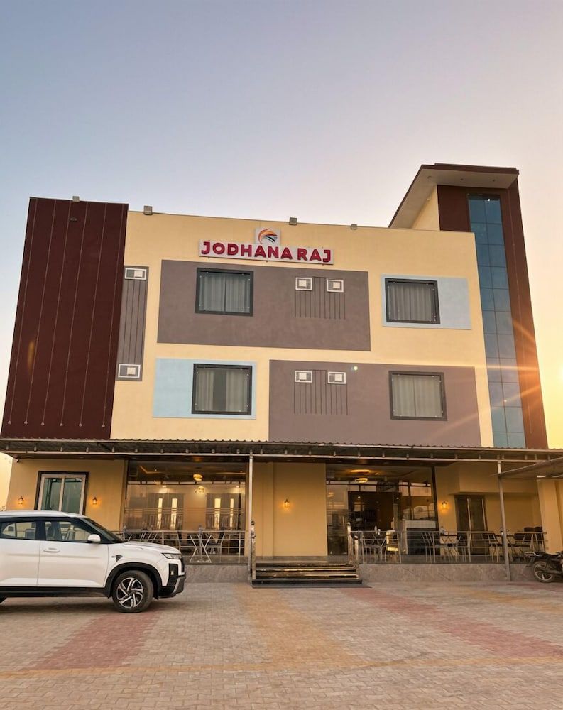 Jodhana Raj Hotel & Restaurant