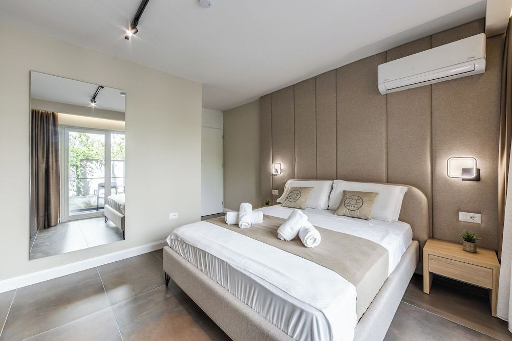 Zoe's Villa by PS Comfort Studio, Balcony, Garden View