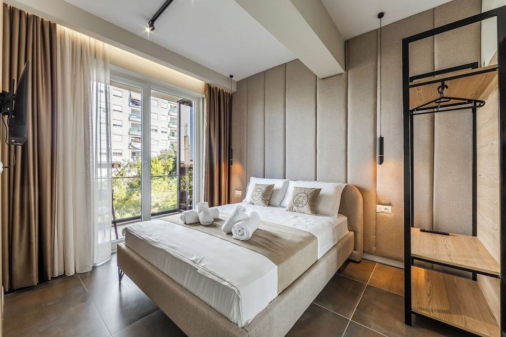 Zoe's Villa by PS Comfort Studio, Balcony, Garden View 2