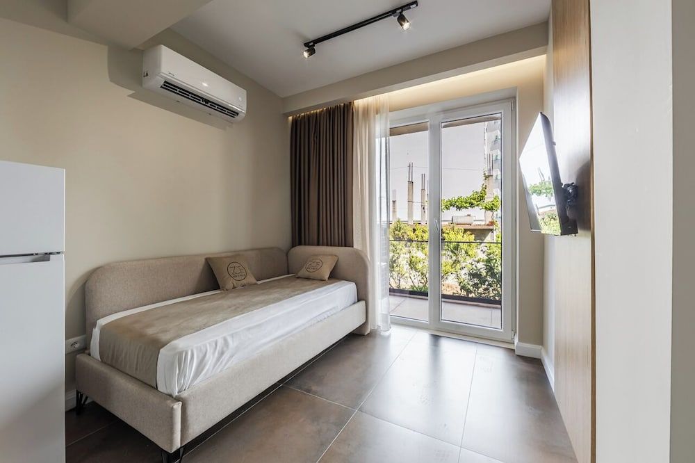 Zoe's Villa by PS Comfort Studio, Balcony, Garden View 5