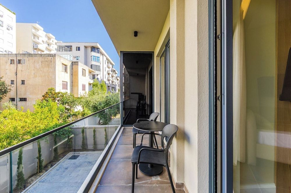 Zoe's Villa by PS Comfort Studio, Balcony, Garden View 8